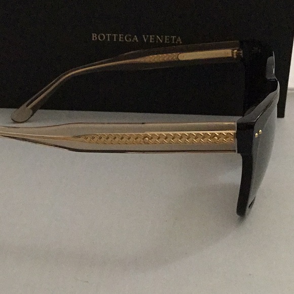 BOTTEGA VENETA SUNGLASSES FOR LADIES. main image 5